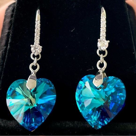 🌺NIB 18K White Gold Plated Austrian Heart Fish Hook Earrings🌺 - Picture 5 of 15